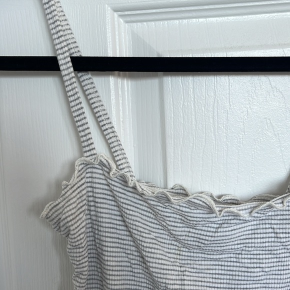 American Eagle Ruffle Cropped Tank - Picture 3 of 4